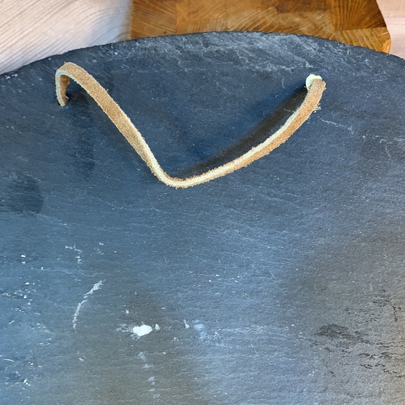 Hand painted Rooster on stone w/leather loop - Picture 9 of 11